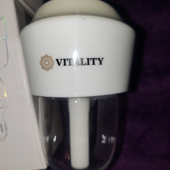 Car Essential Oil Diffuser - Picture 2 of 4